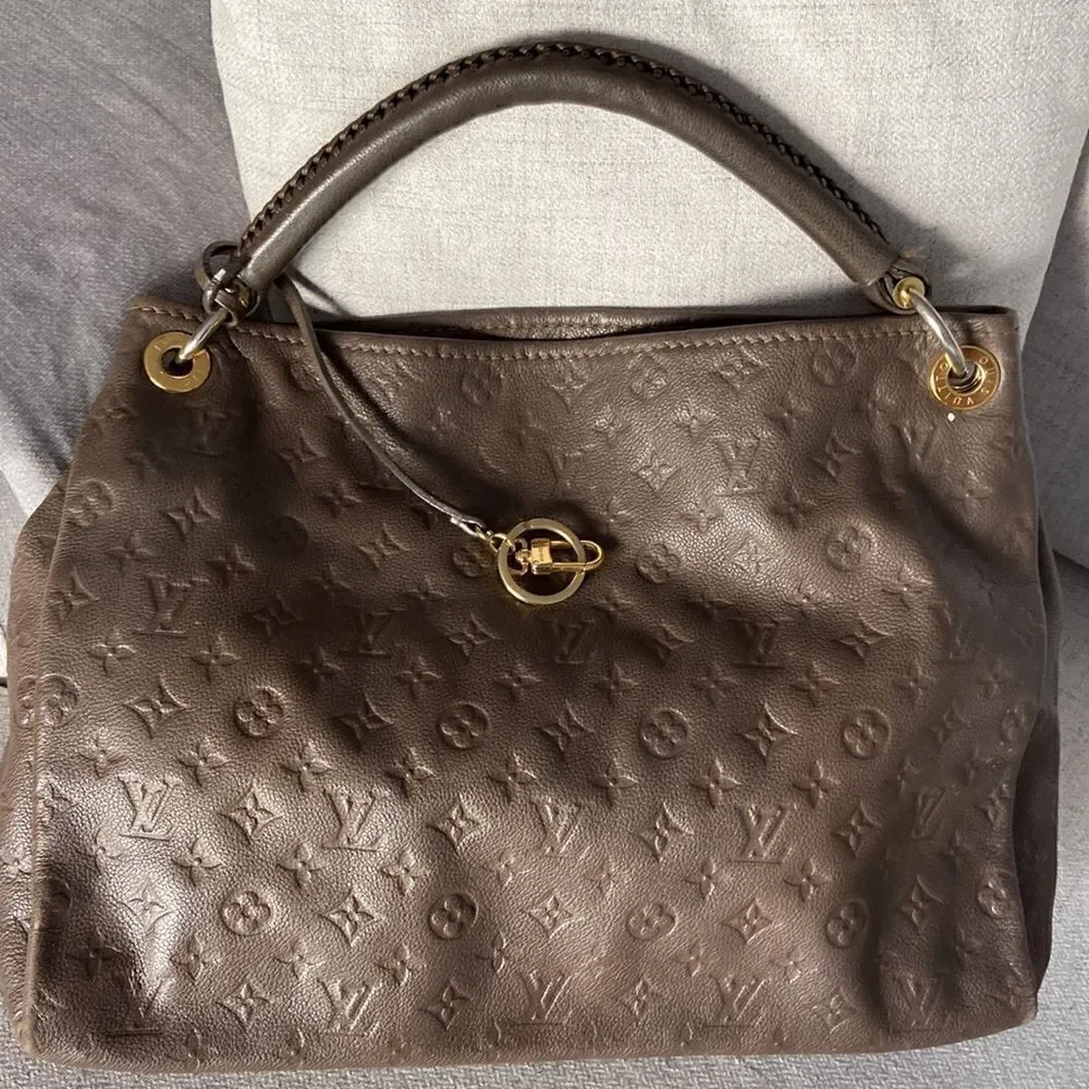 Louis Vuitton Shoulder bag  monogram lamb skin chocolate color
